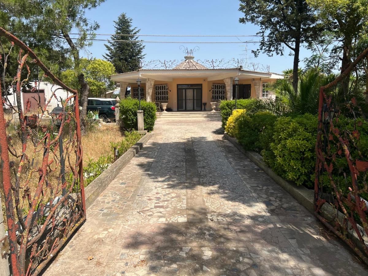 Villa L'Ottagono Con Cucina Parcheggio Privato Telecamerizzato E Wifi Gioia Del Colle Exterior photo