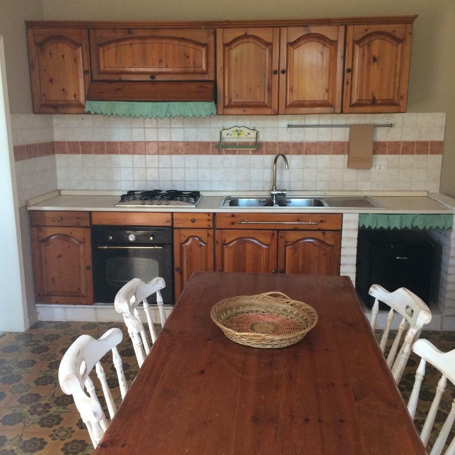 Villa L'Ottagono Con Cucina Parcheggio Privato Telecamerizzato E Wifi Gioia Del Colle Exterior photo